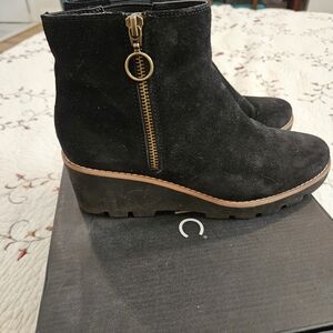 Vionic Hazel Wedge Black Ankle Boots with Gold/ Brass tone zipper.